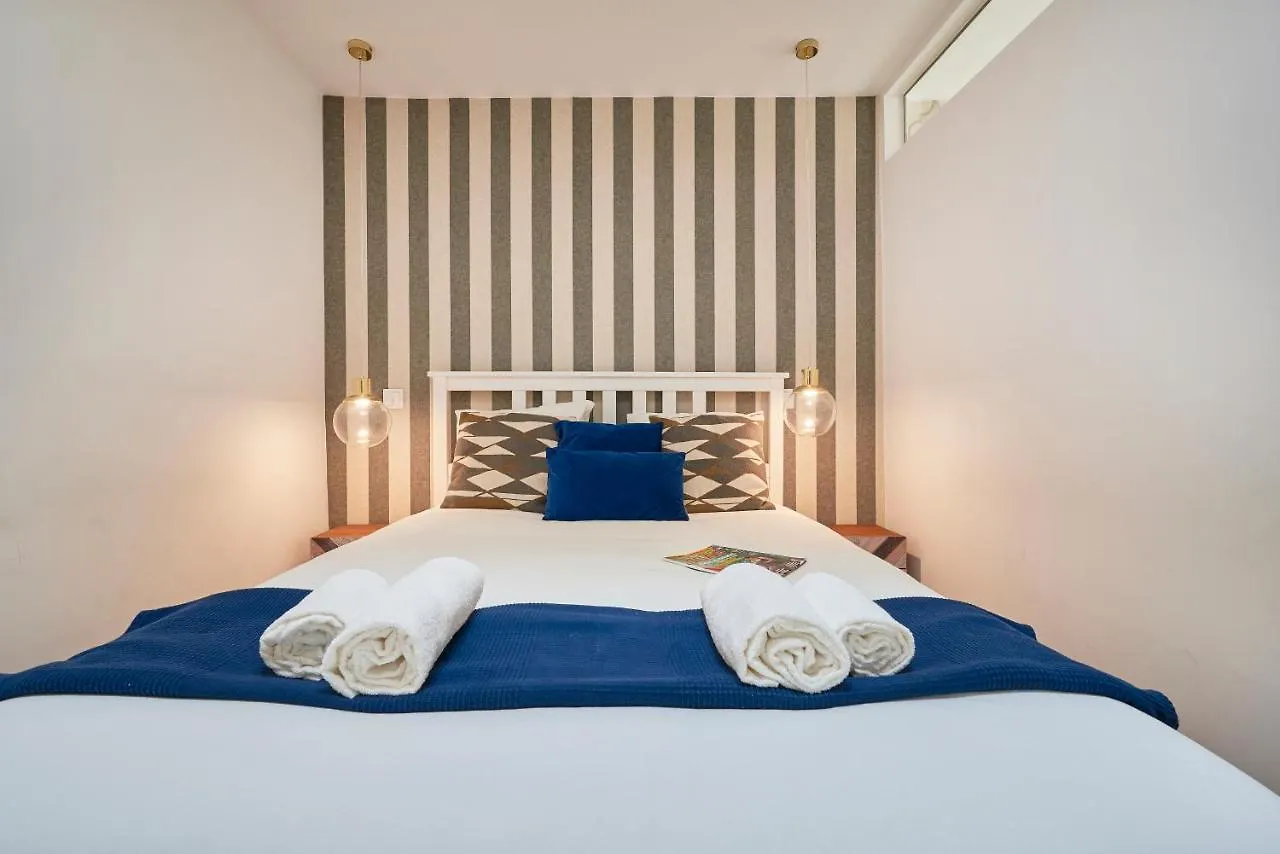 Charming Apartment In Historic Center Лиссабон