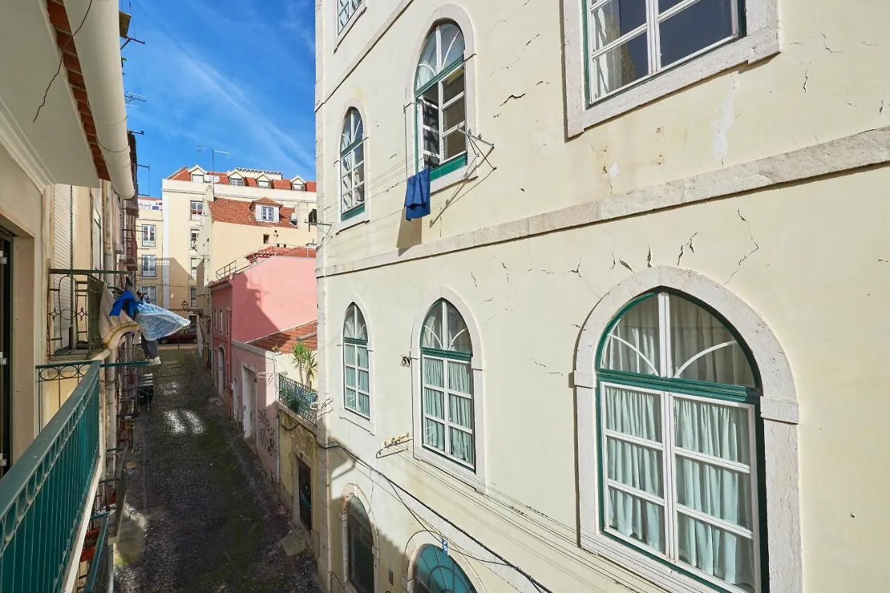 Charming Apartment In Historic Center Lisbon