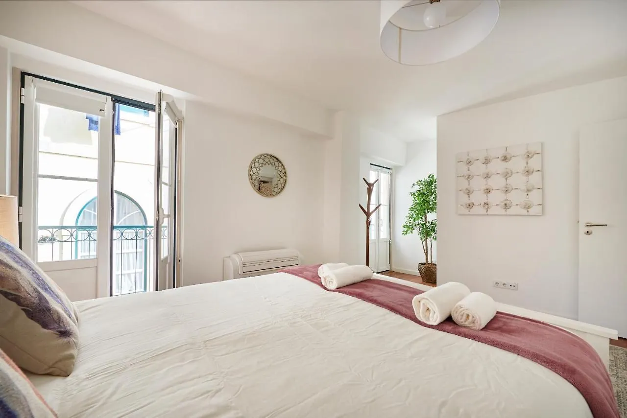 Charming Apartment In Historic Center Lisbon